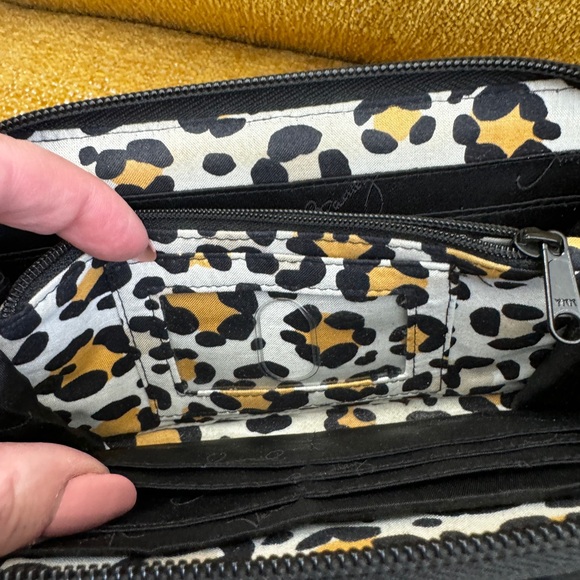 Vera Bradley Black Quilted Wallet EUC - Picture 5 of 8